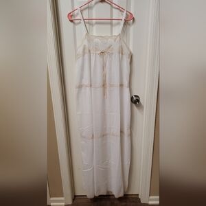Diane Von Furstenburg White and Cream Nightgown Size Large